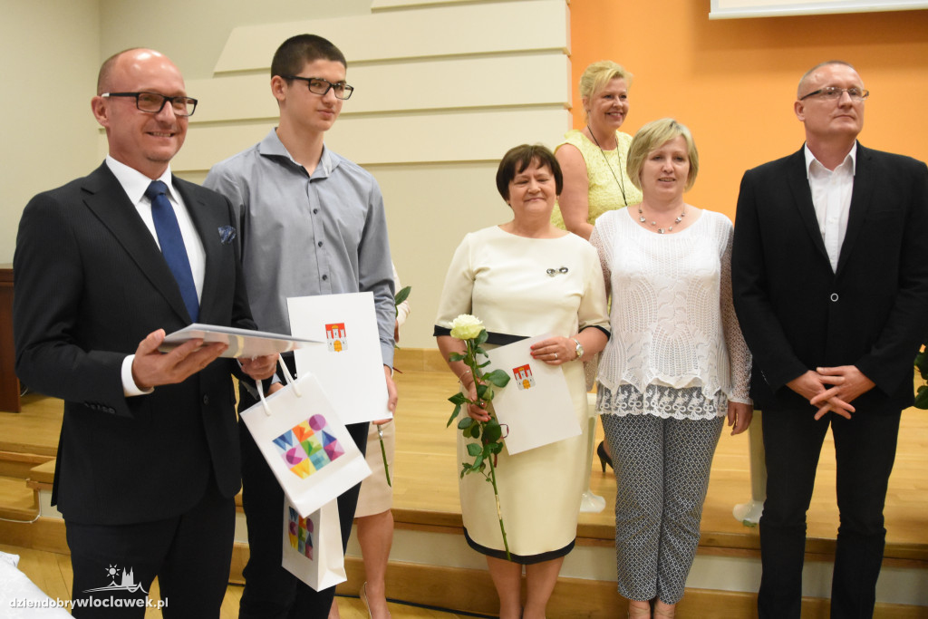 Prezydent wręczył stypendia