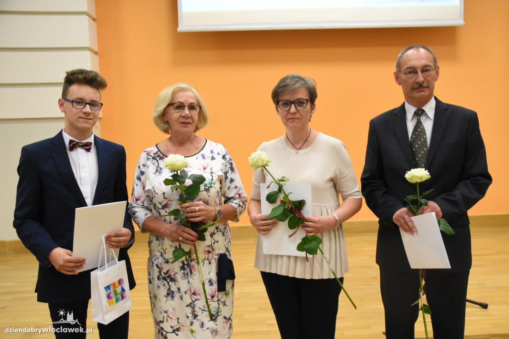 Prezydent wręczył stypendia