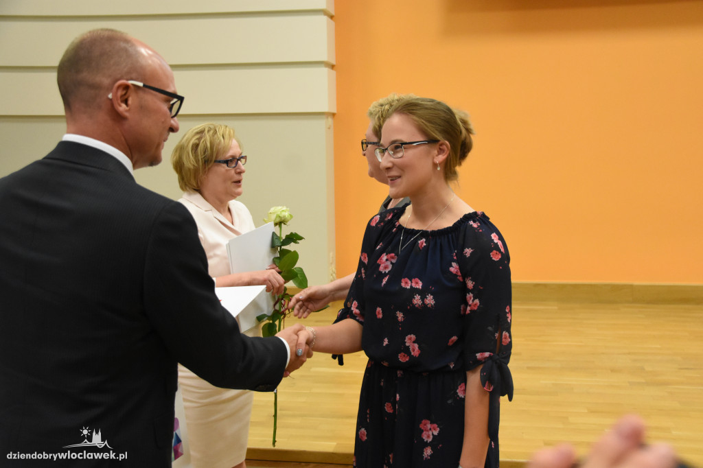 Prezydent wręczył stypendia