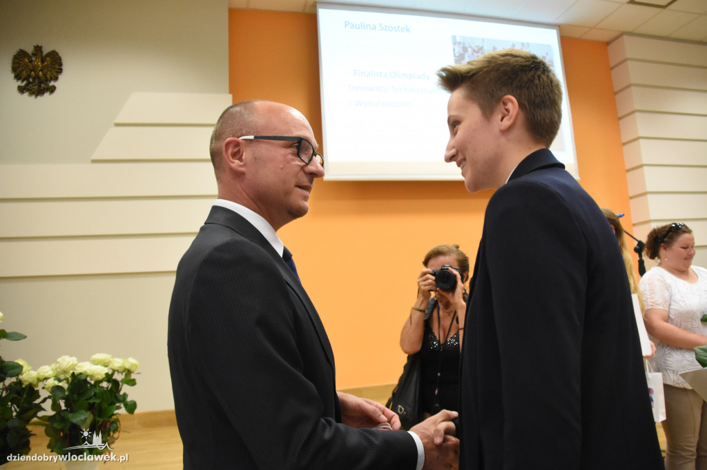 Prezydent wręczył stypendia