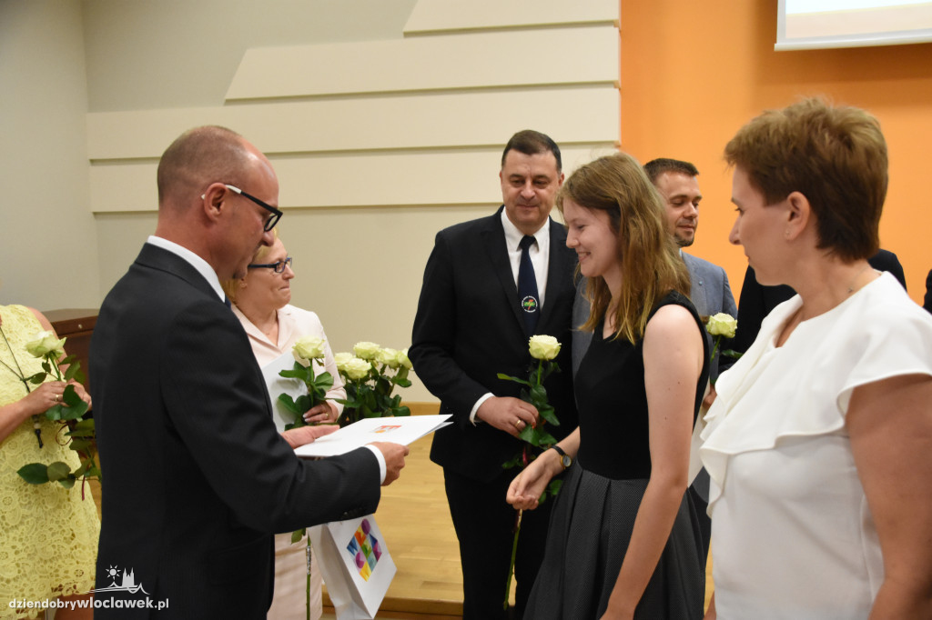 Prezydent wręczył stypendia