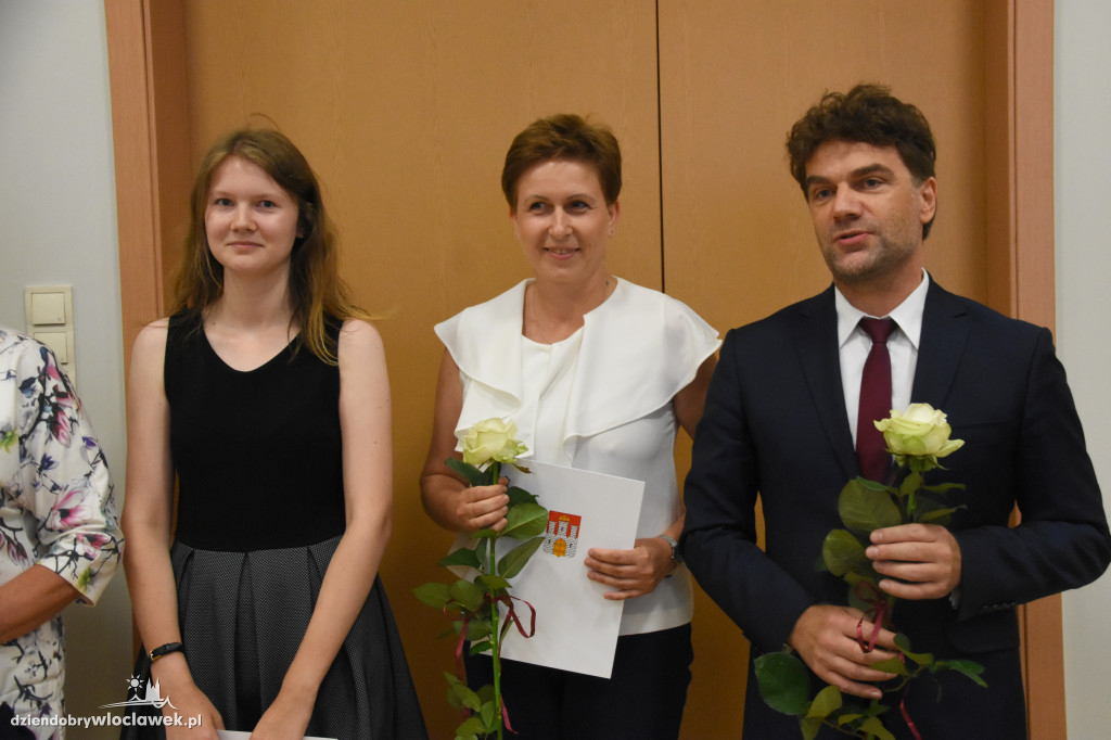 Prezydent wręczył stypendia