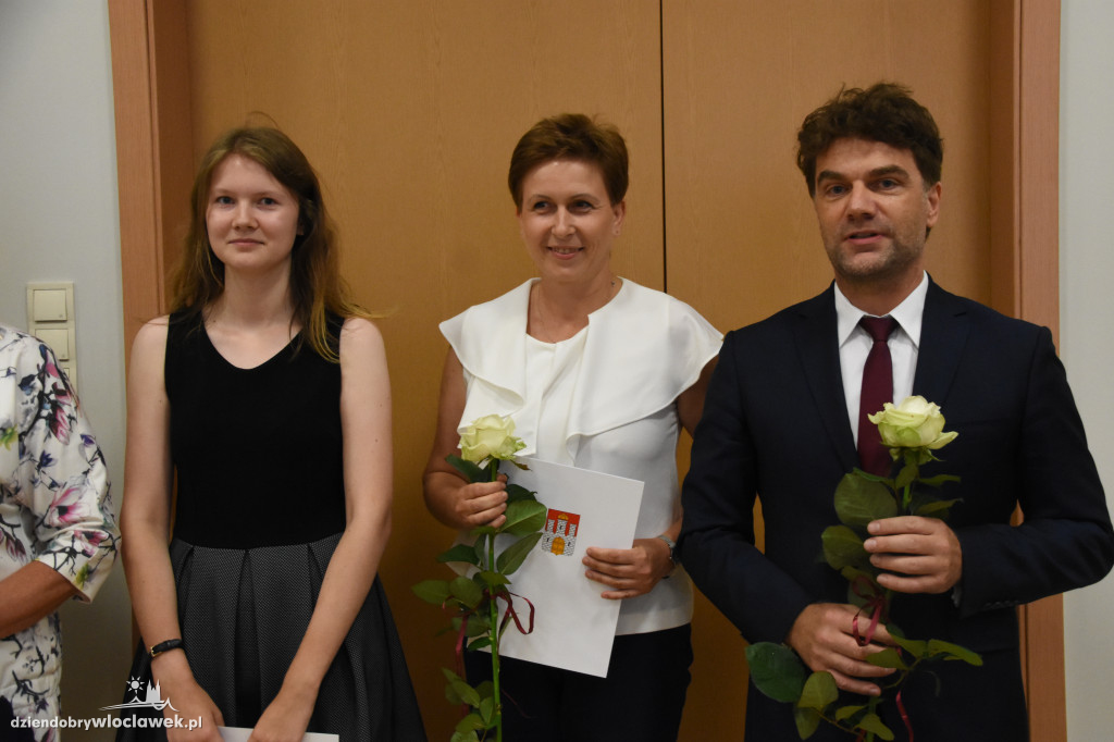 Prezydent wręczył stypendia