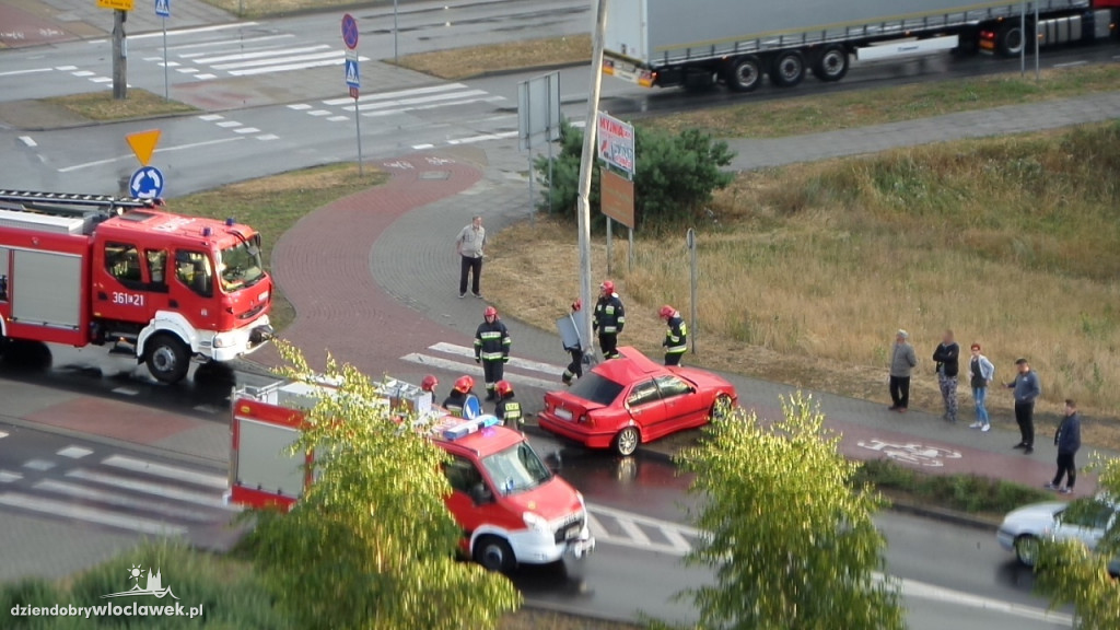 BMW rozbite koło ronda Falbanka