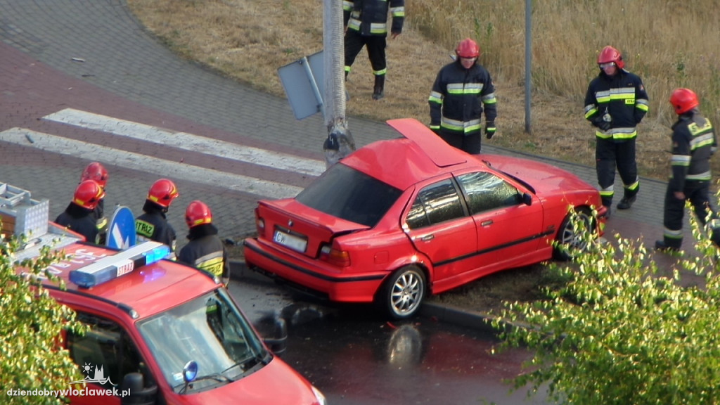 BMW rozbite koło ronda Falbanka