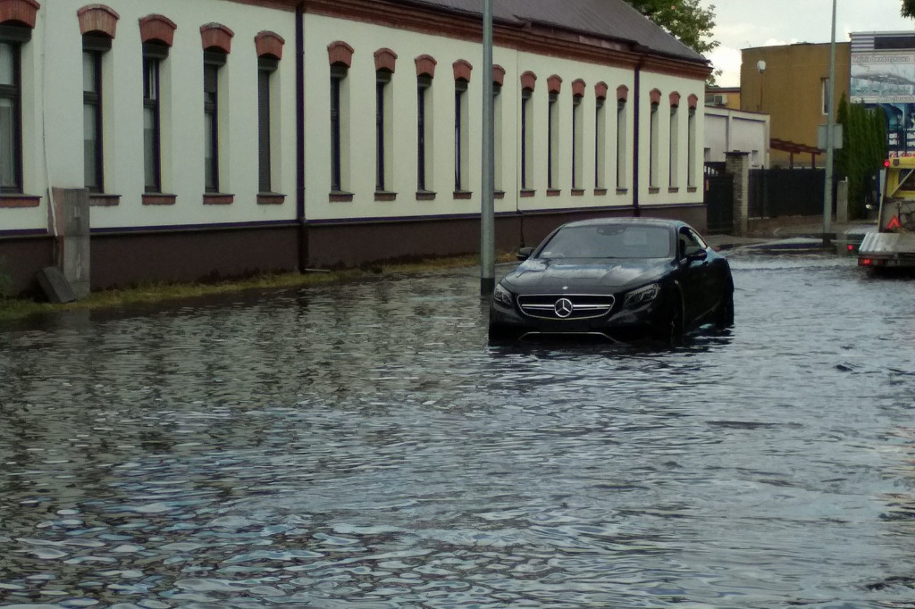 Ulica Płocka po ulewie