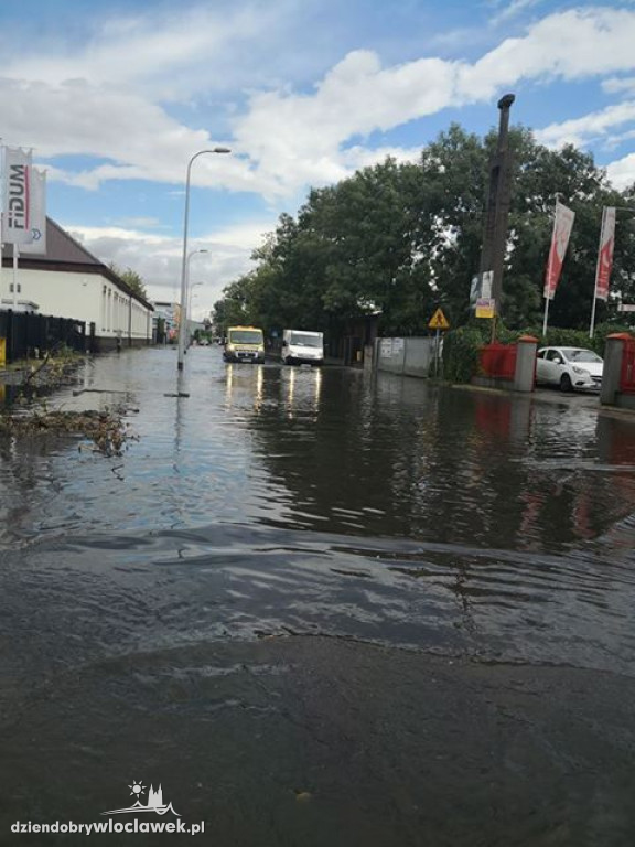 Ulica Płocka po ulewie