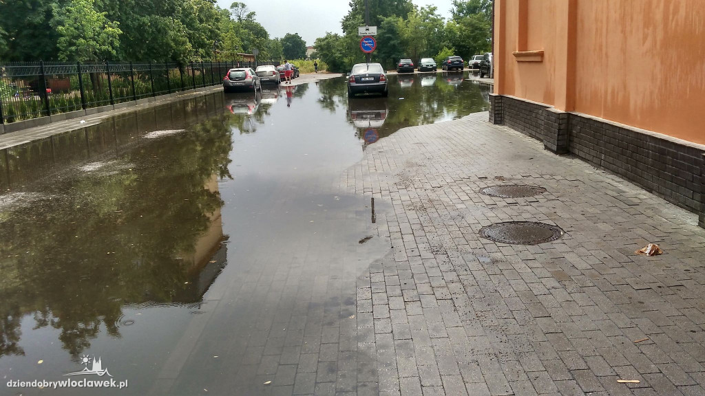 Ulica Płocka po ulewie