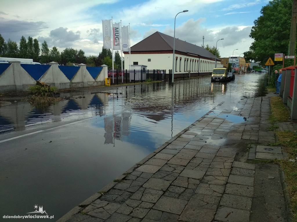 Ulica Płocka po ulewie