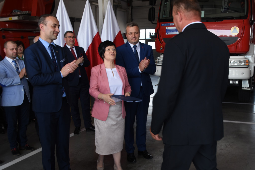 Nowe wozy dla strażaków z OSP