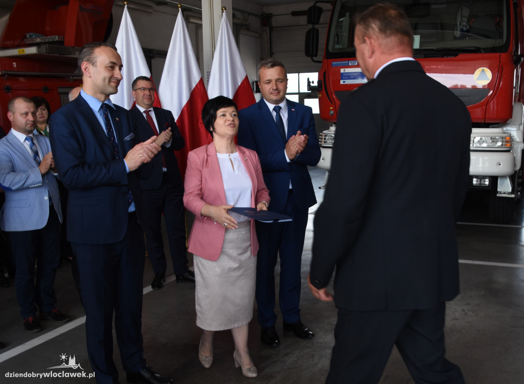 Nowe wozy dla strażaków z OSP
