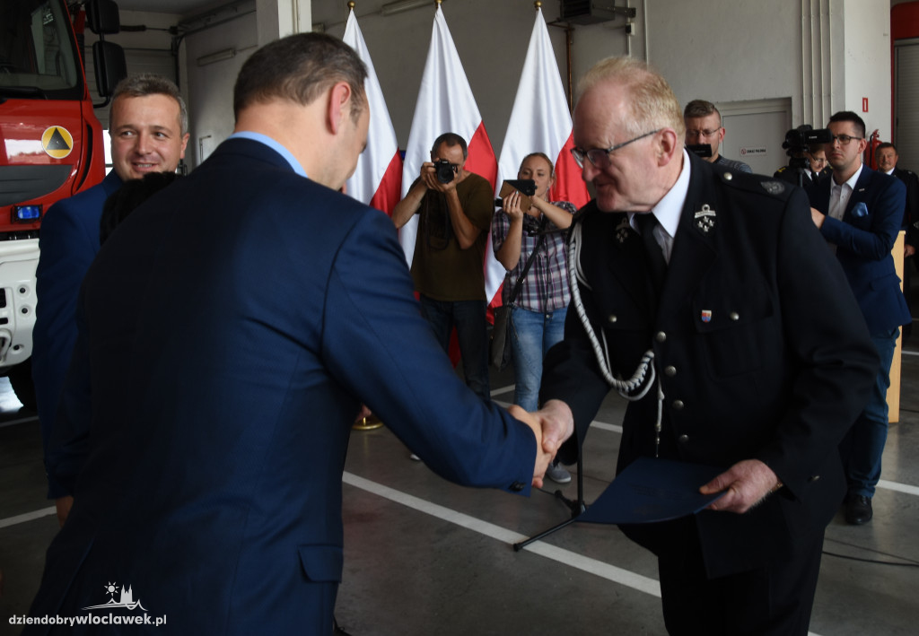 Nowe wozy dla strażaków z OSP