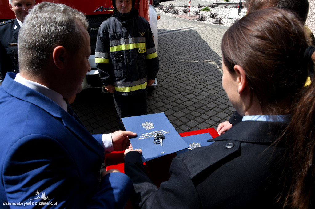 Nowe wozy dla strażaków z OSP