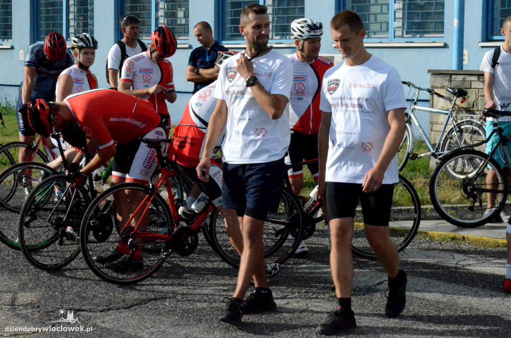 Chcąc pomóc kolegom ruszyli na rowerach