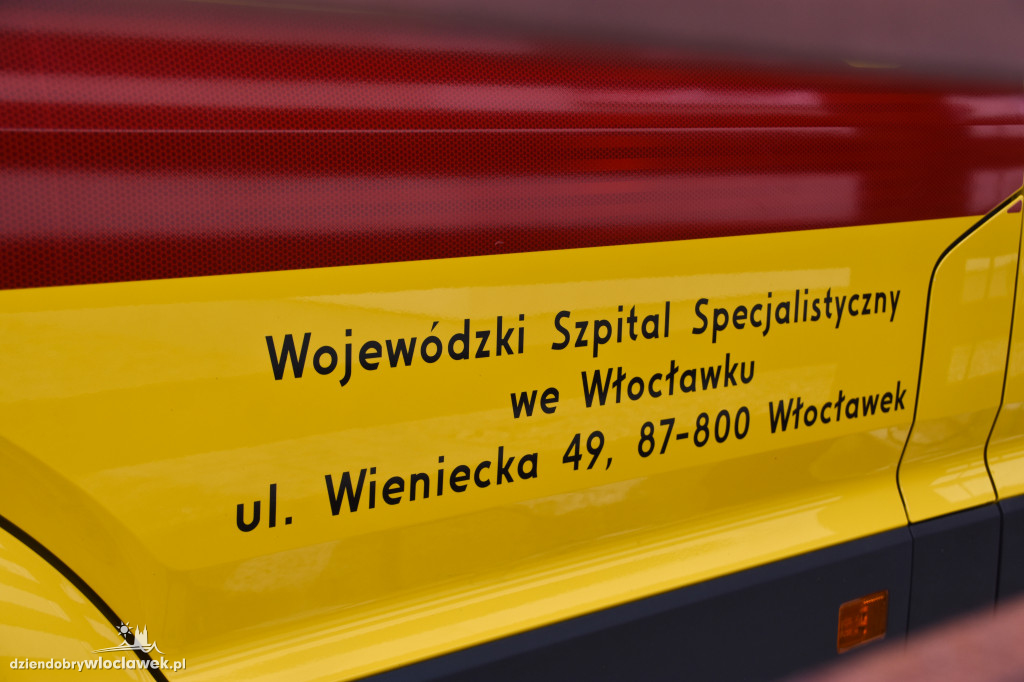 Przecięli wstęgę w podstacji pogotowia