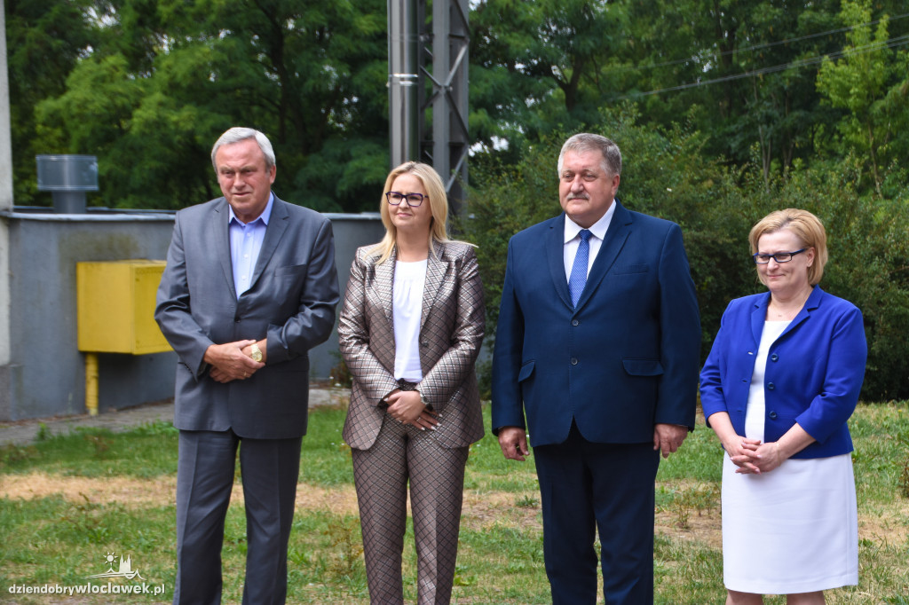 Przecięli wstęgę w podstacji pogotowia