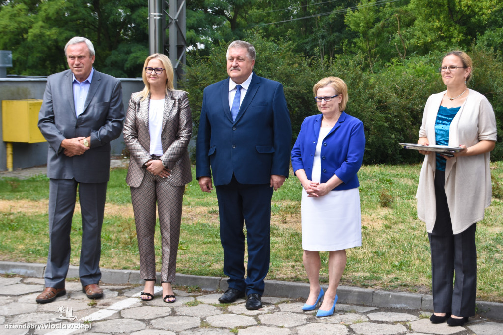 Przecięli wstęgę w podstacji pogotowia