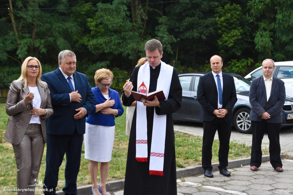 Przecięli wstęgę w podstacji pogotowia