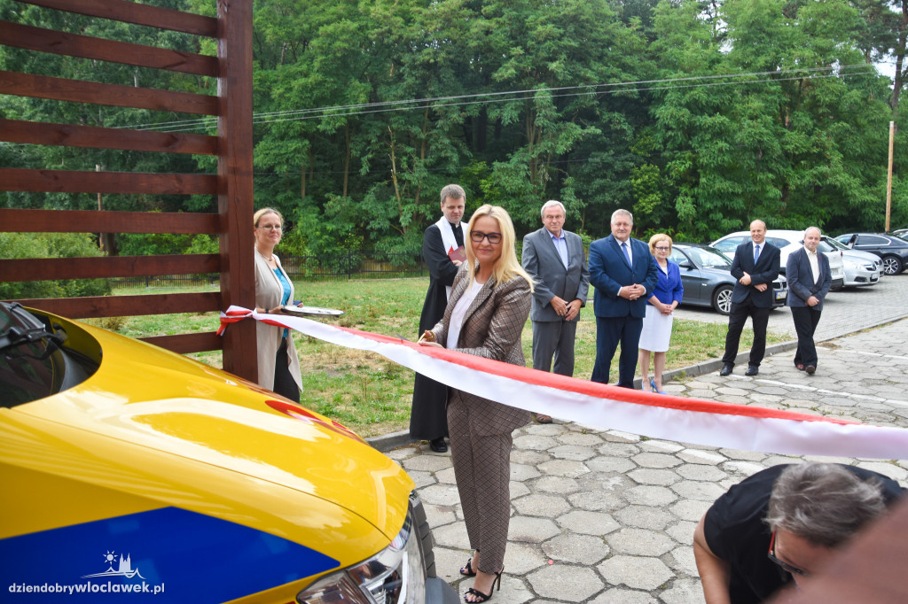 Przecięli wstęgę w podstacji pogotowia