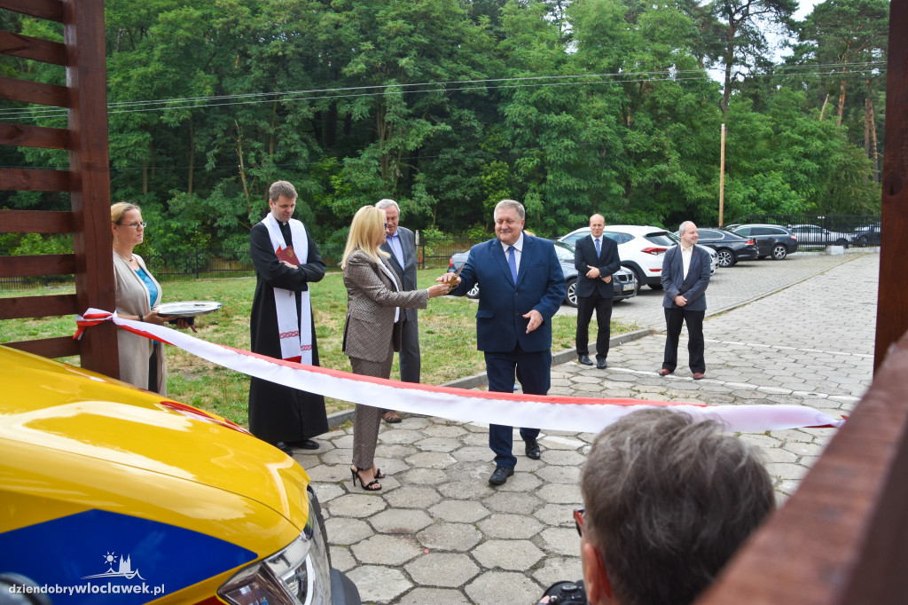 Przecięli wstęgę w podstacji pogotowia