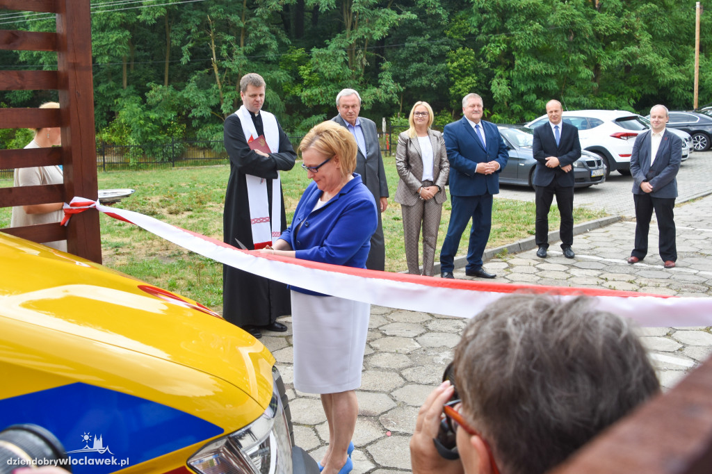Przecięli wstęgę w podstacji pogotowia