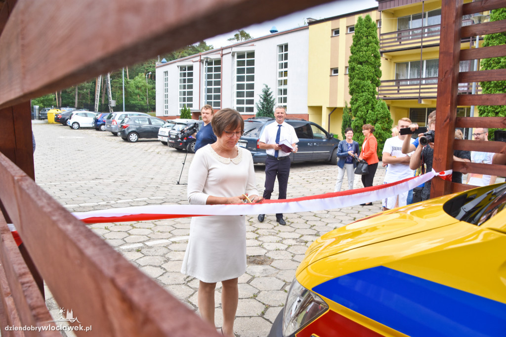 Przecięli wstęgę w podstacji pogotowia