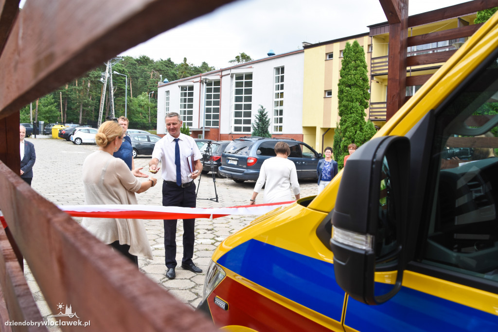 Przecięli wstęgę w podstacji pogotowia