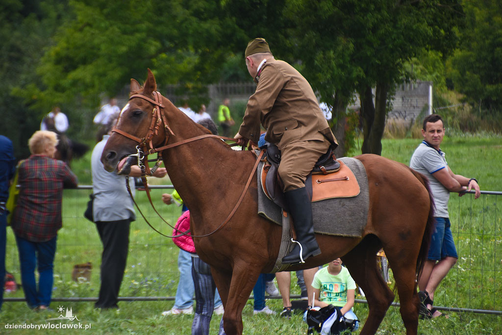 Piknik historyczny na Grzywnie