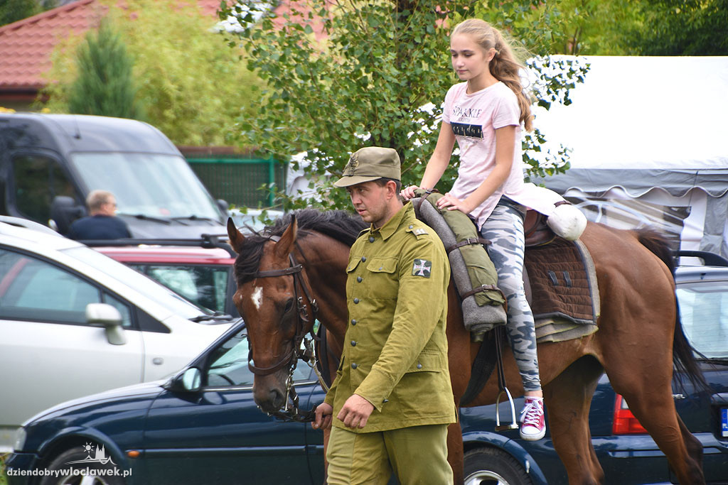 Piknik historyczny na Grzywnie