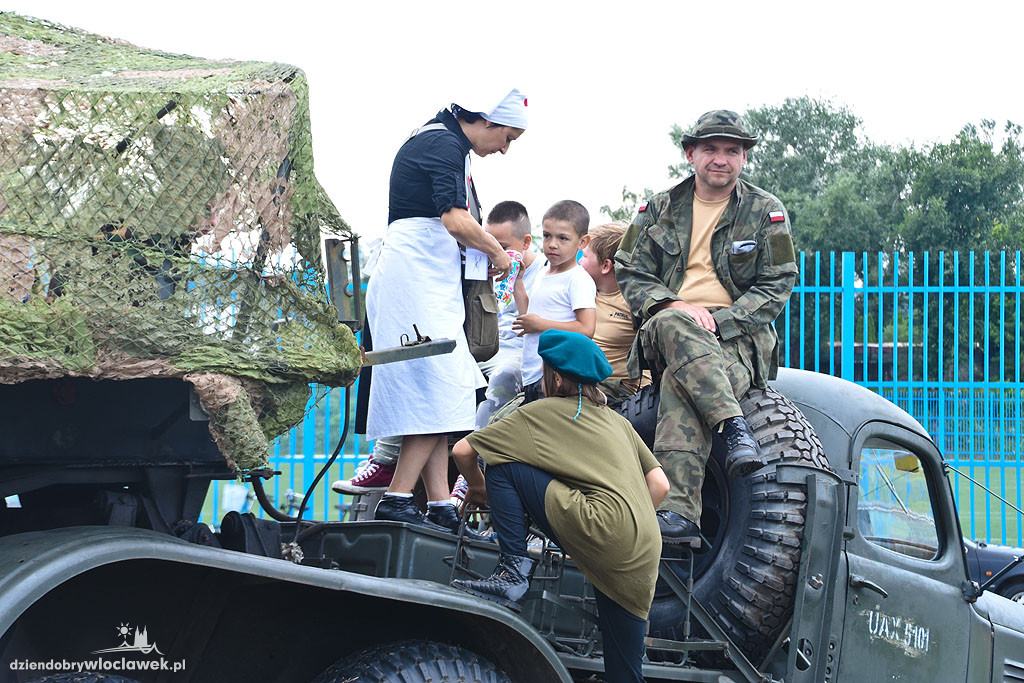 Piknik historyczny na Grzywnie