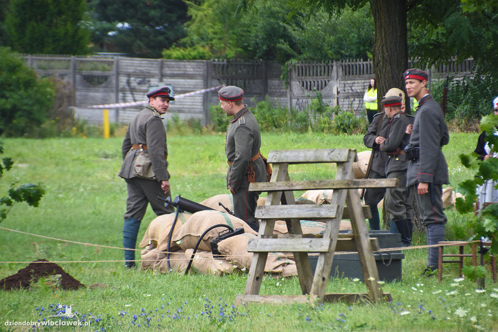 Piknik historyczny na Grzywnie