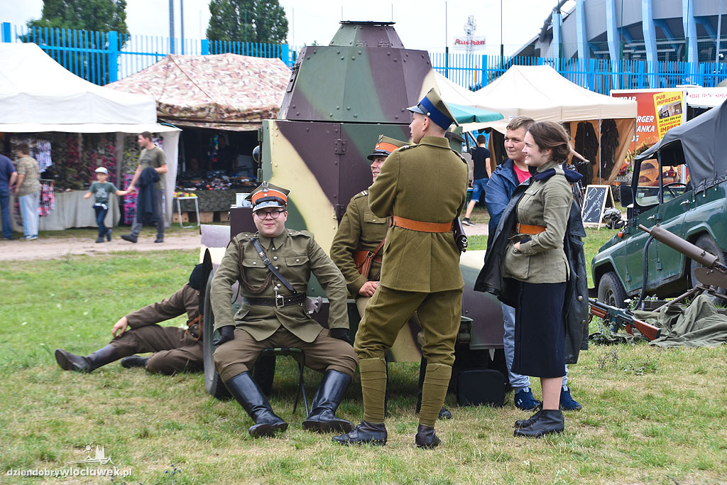 Piknik historyczny na Grzywnie
