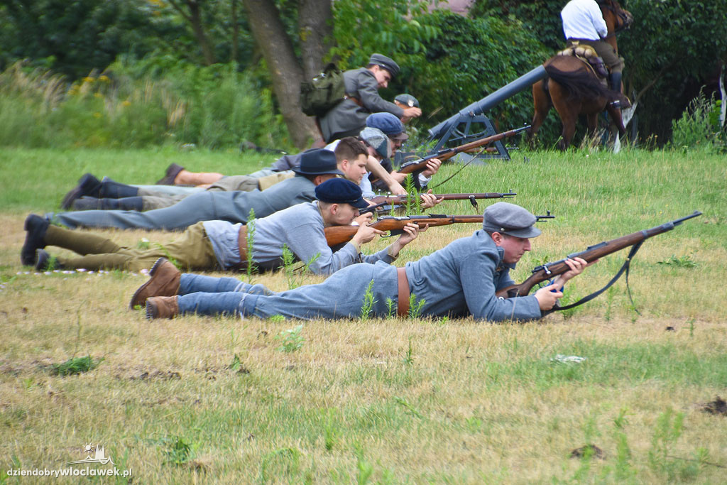 Piknik historyczny na Grzywnie