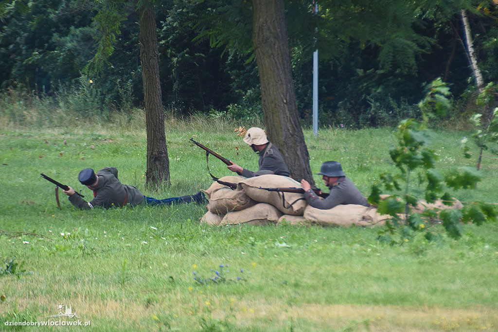 Piknik historyczny na Grzywnie