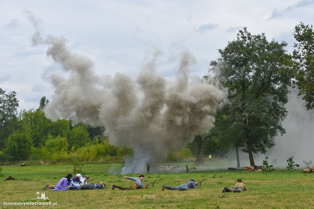 Piknik historyczny na Grzywnie