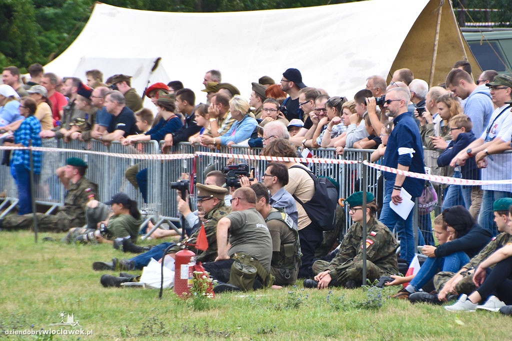 Piknik historyczny na Grzywnie