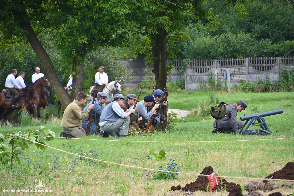 Piknik historyczny na Grzywnie