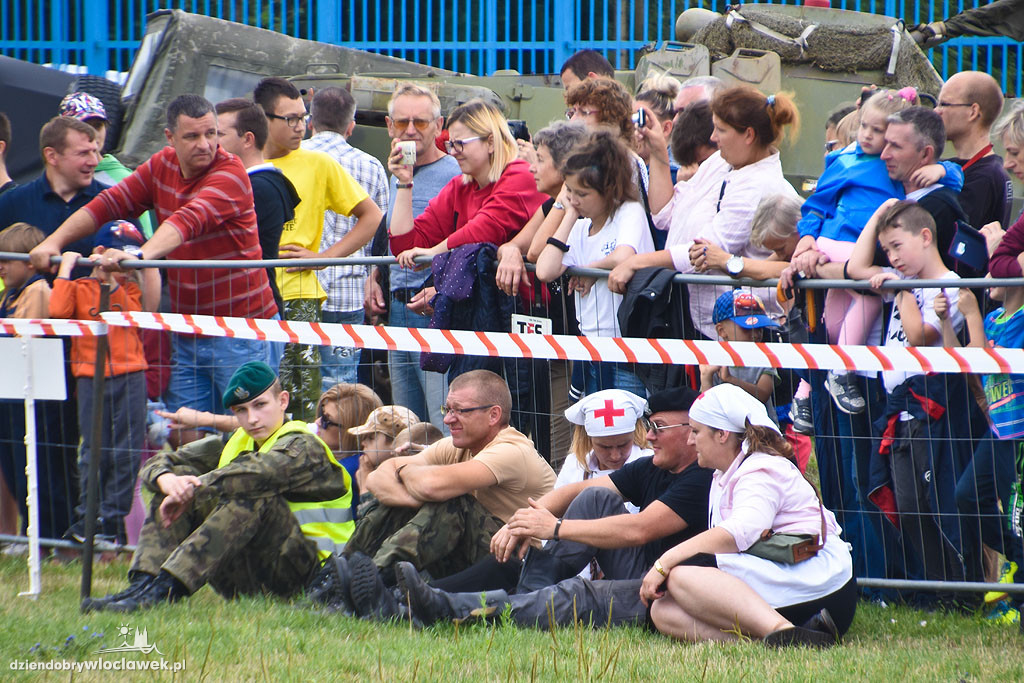 Piknik historyczny na Grzywnie
