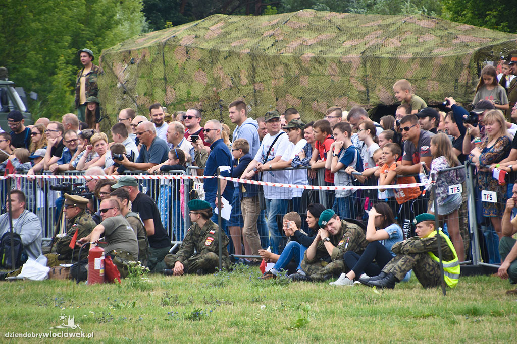 Piknik historyczny na Grzywnie