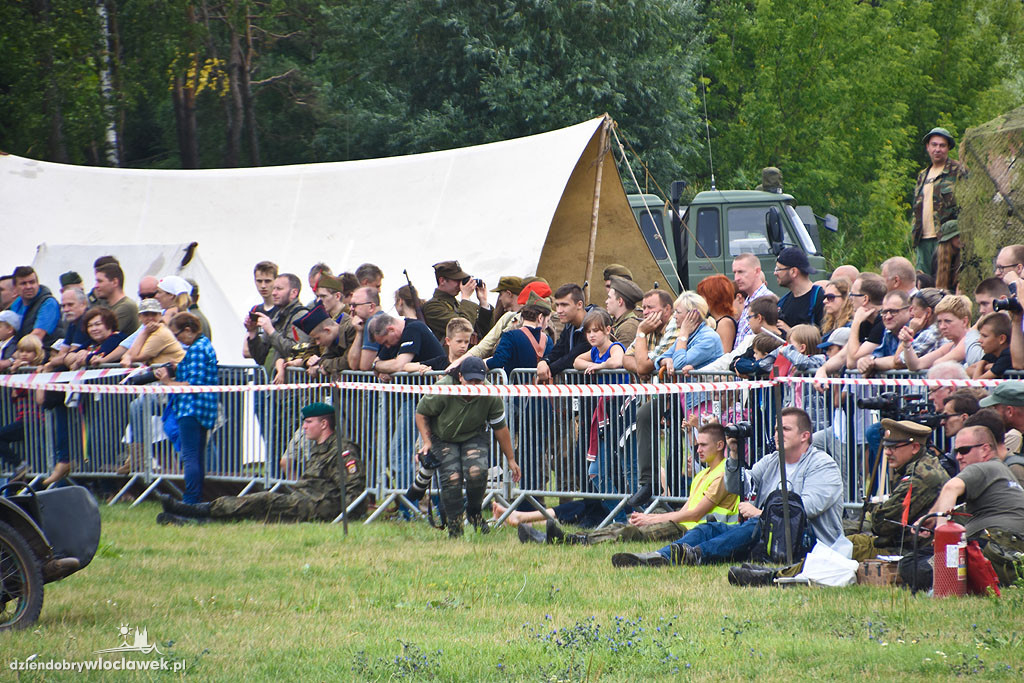 Piknik historyczny na Grzywnie