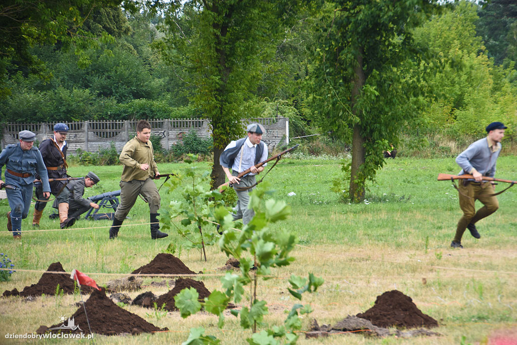 Piknik historyczny na Grzywnie