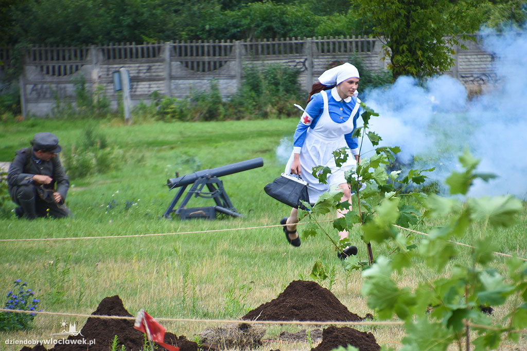 Piknik historyczny na Grzywnie