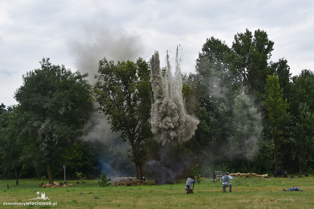 Piknik historyczny na Grzywnie