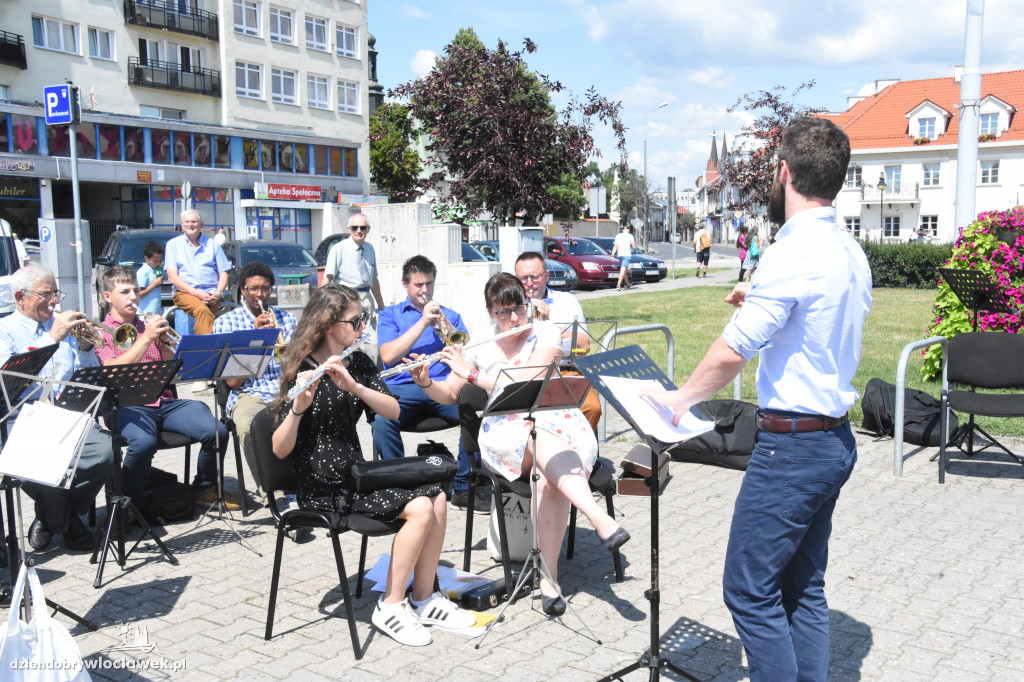 Orkiestra dęta z Wisły na Placu Wolności