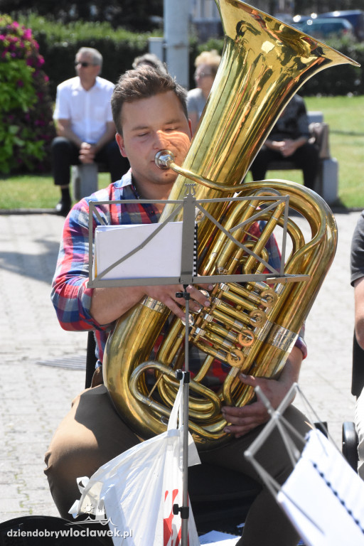 Orkiestra dęta z Wisły na Placu Wolności