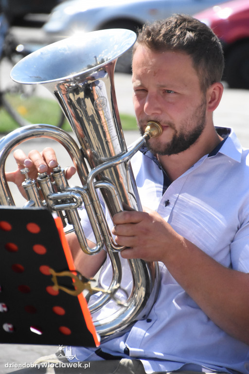 Orkiestra dęta z Wisły na Placu Wolności