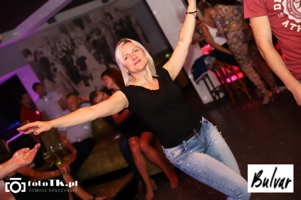 Sobotnia impreza w sali Bulvar