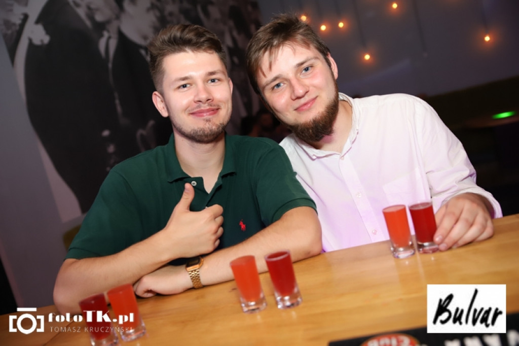 Sobotnia impreza w sali Bulvar