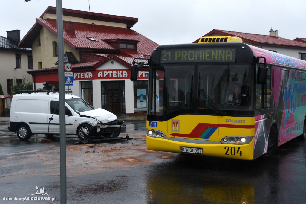 Zderzenie dwóch aut na ul. Wiejskiej