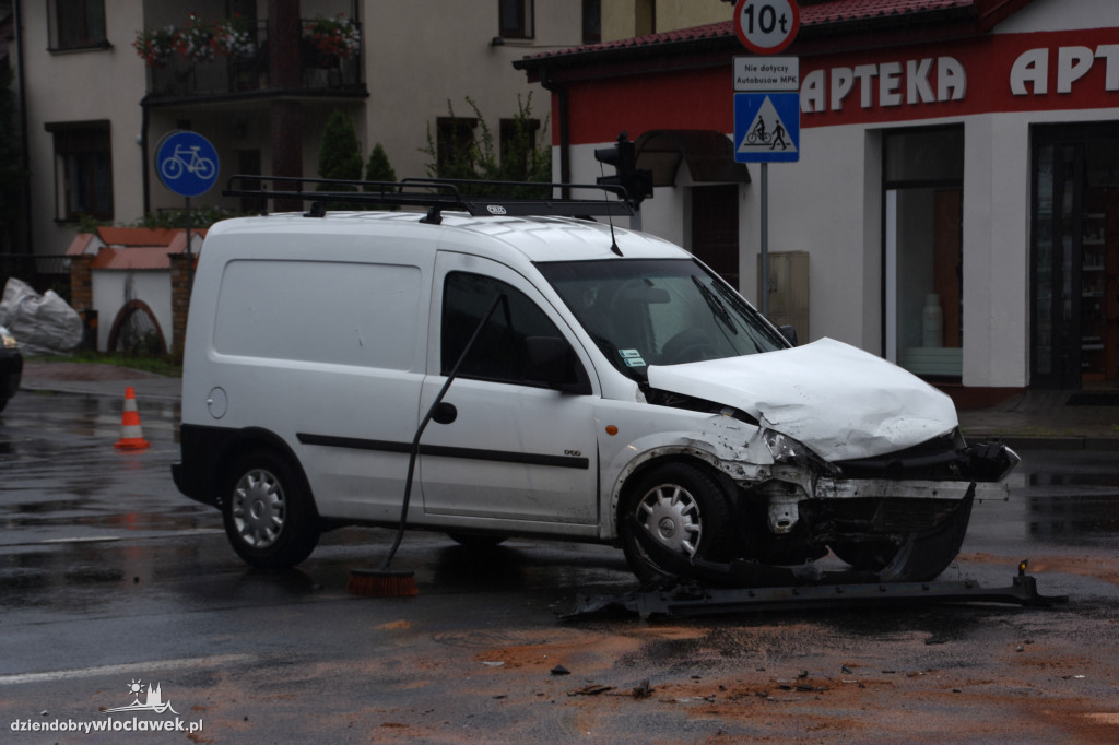 Zderzenie dwóch aut na ul. Wiejskiej